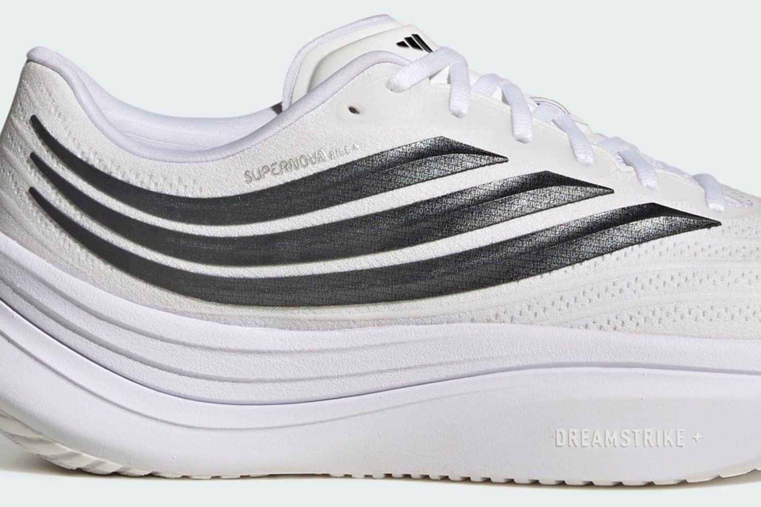 Dit weten we over het nieuwe adidas Curved Three Stripes-logo