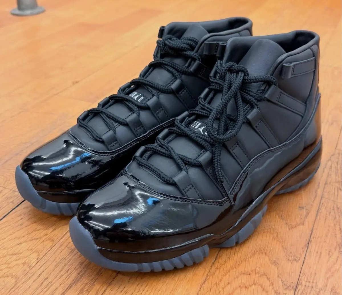 Comme des Garcons x Air Jordan 11