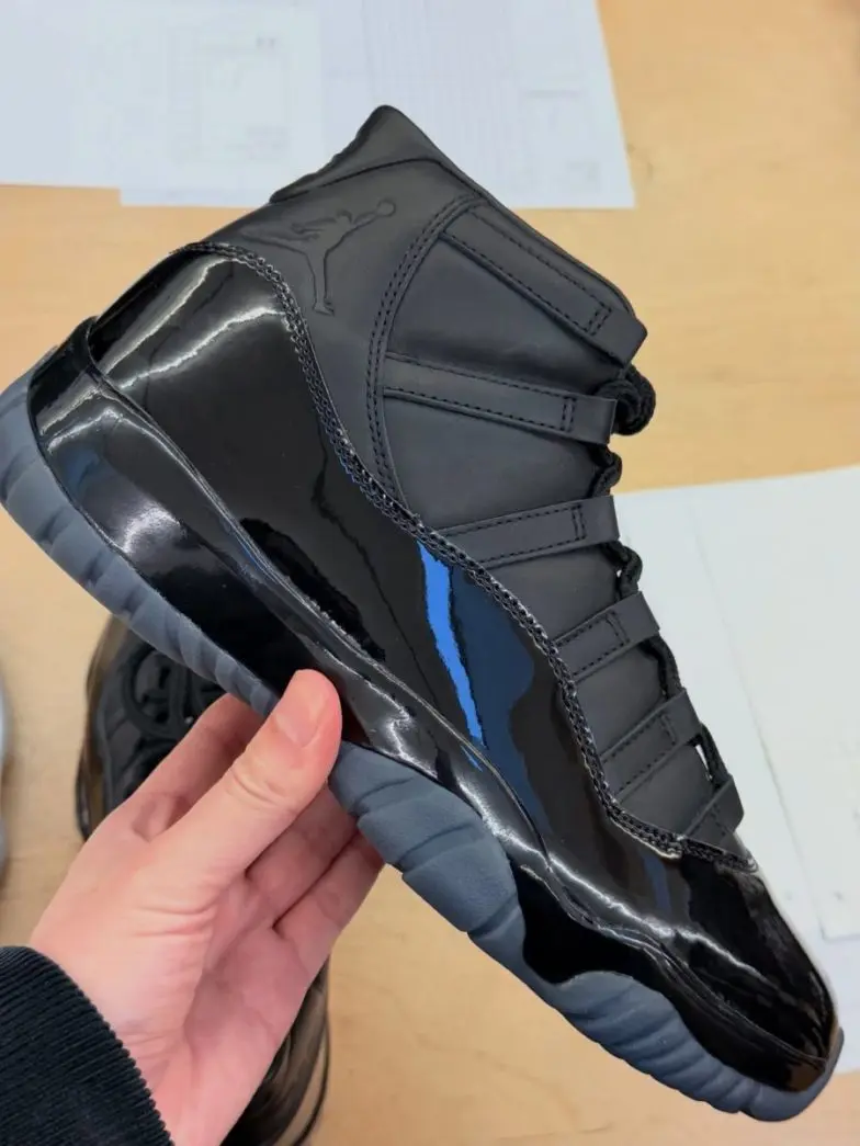 Comme des Garcons x Air Jordan 11