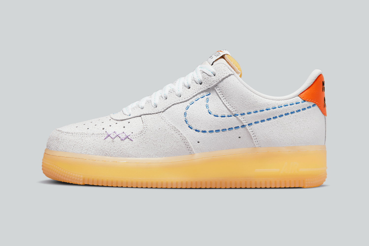 Der Nike Air Force 1 Low released im Colorway '101'