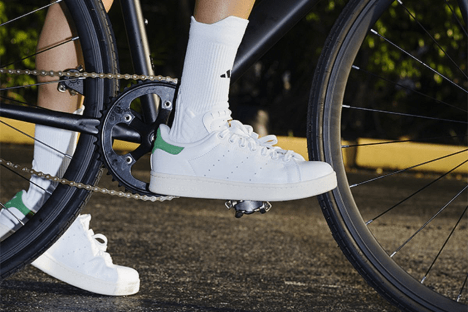Der adidas VeloStan Smith ist speziell für den Radsport konzipiert
