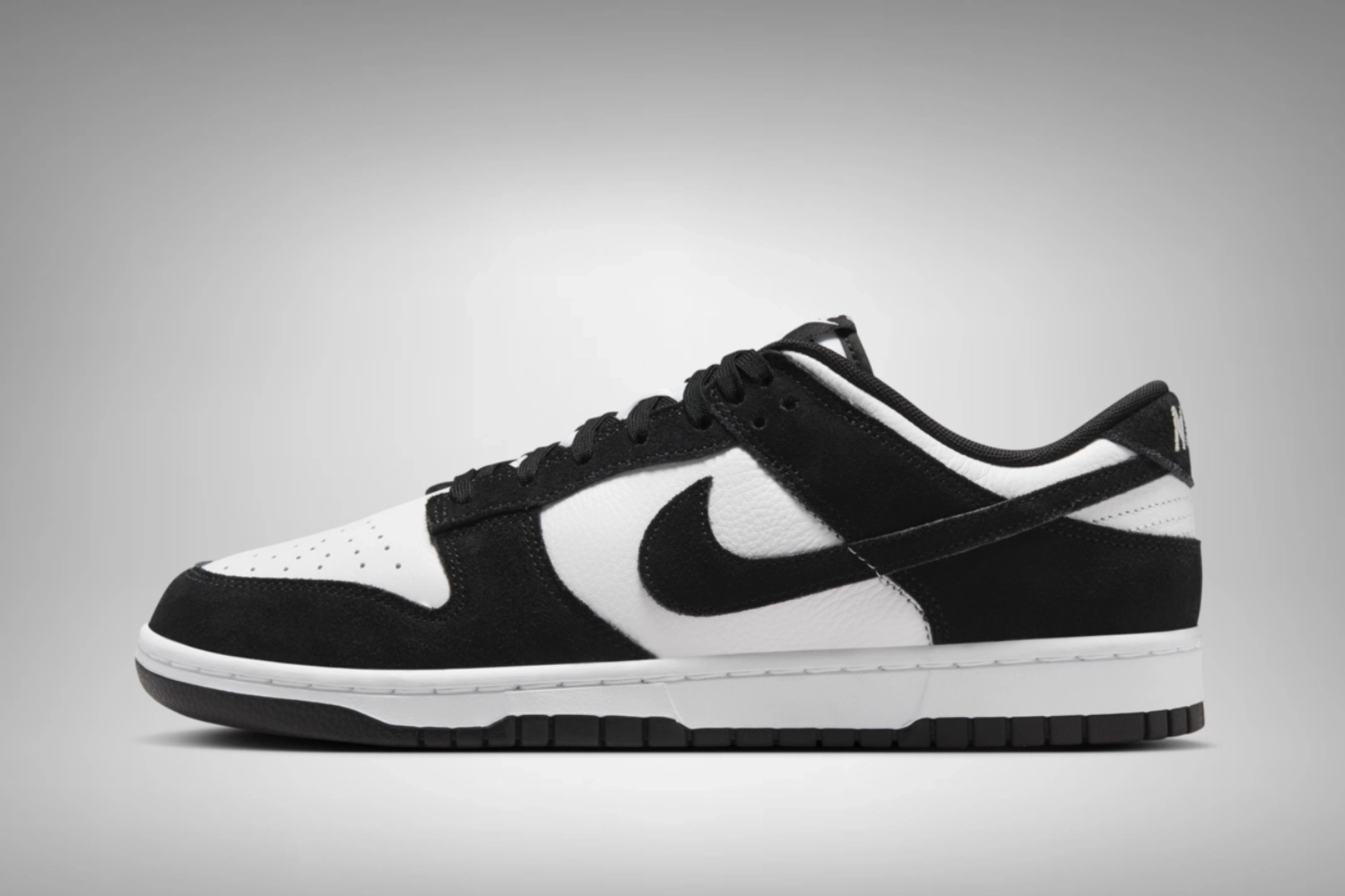 Out now: Der Nike Dunk Low Retro 'Suede Panda'
