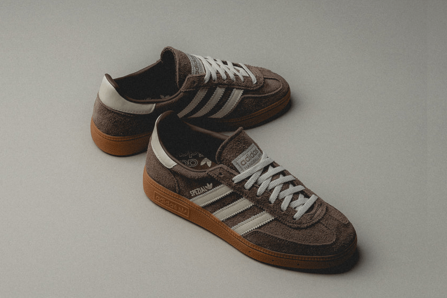 Der beliebte adidas Handball Spezial WMNS 'Earth Strata' erhält einen Restock