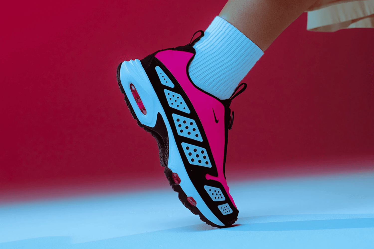 Release reminder: Nike Air Max WMNS SNDR 'Hyper Pink'