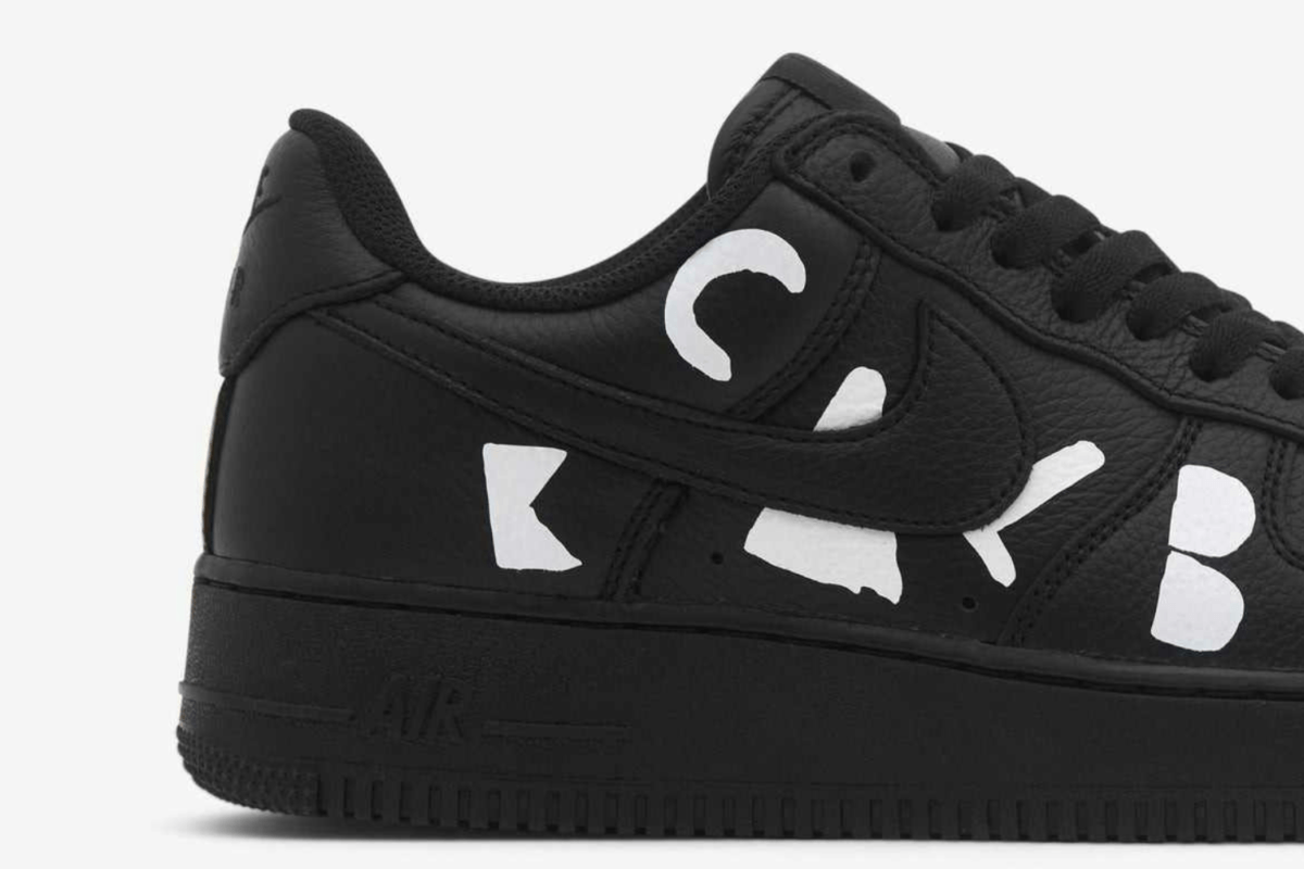 The BLACK CDG x Nike Air Force 1 is exactly what you would expect from it