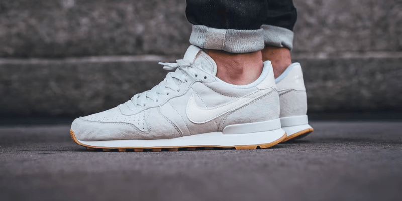 Nike Internationalist all white on men feet