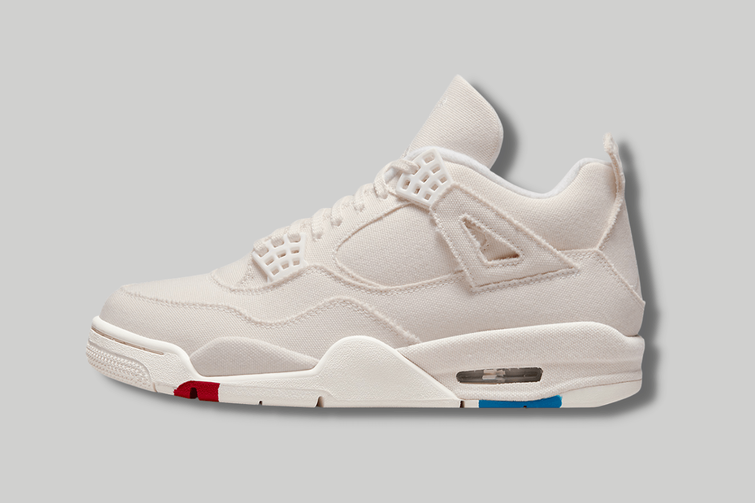 De officiële beelden van de Air Jordan 4 WMNS &#8216;Blank Canvas&#8217; zijn verschenen