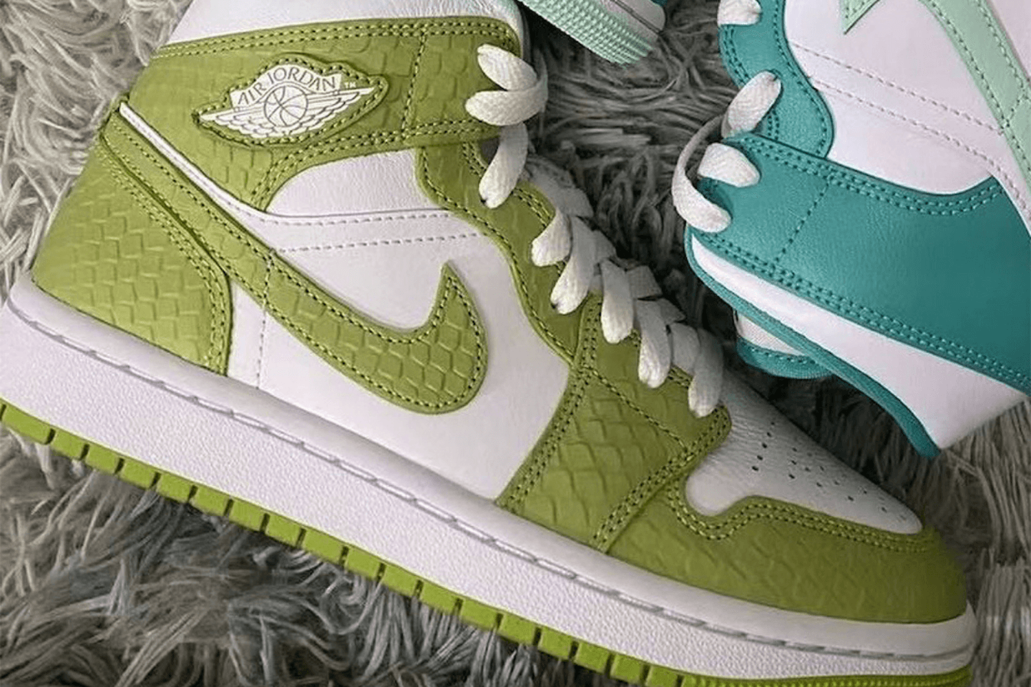 Eerste beelden van de Air Jordan 1 WMNS Mid &#8216;Green Python&#8217;