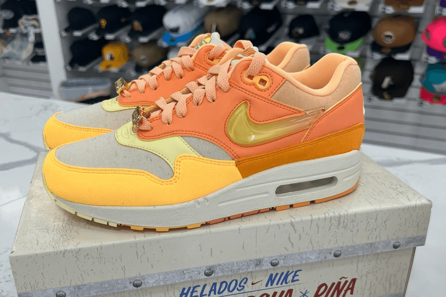 Eerste beelden van het Nike Air Max 1 &#8216;Puerto Rico&#8217; pack