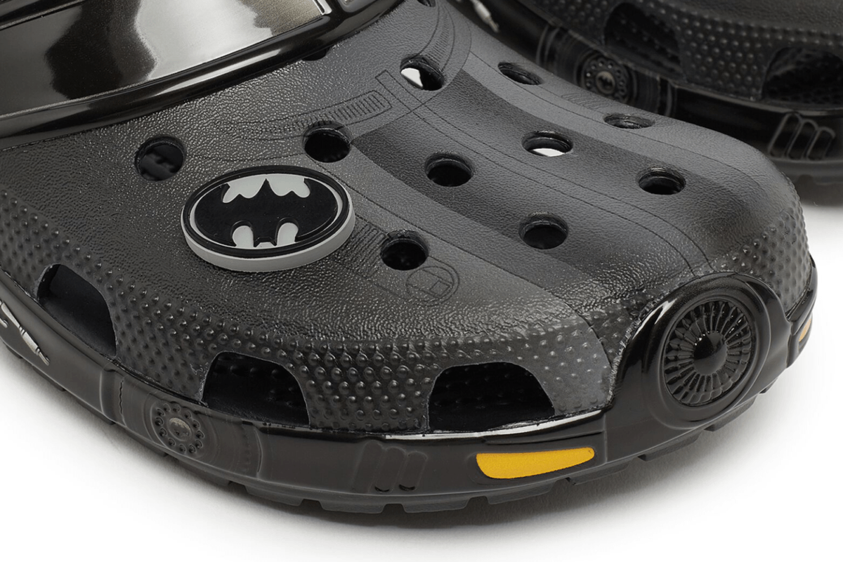 Batman krijgt zijn eigen Crocs Classic Clog