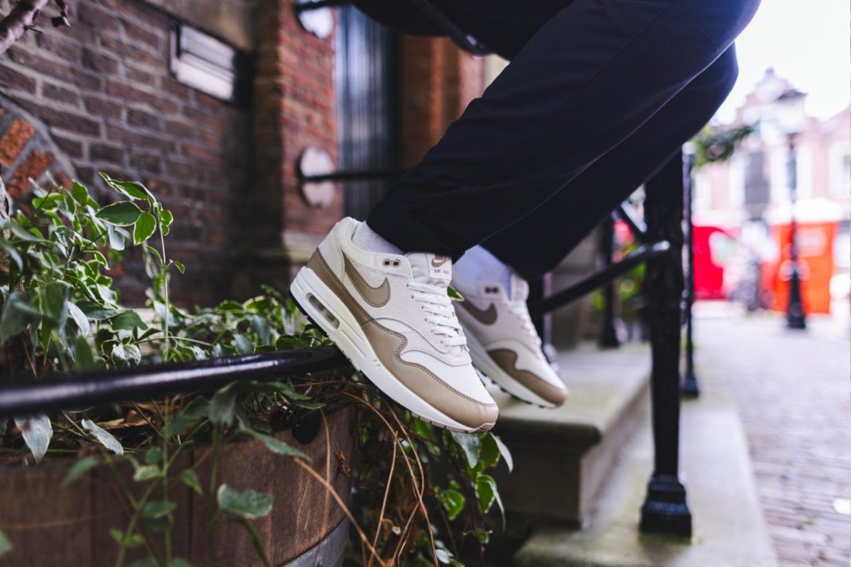 Start het schooljaar in stijl met Nike &#8216;Fresh to School&#8217; &#8211; Nike Air Max 1 &#8216;Khaki&#8217;