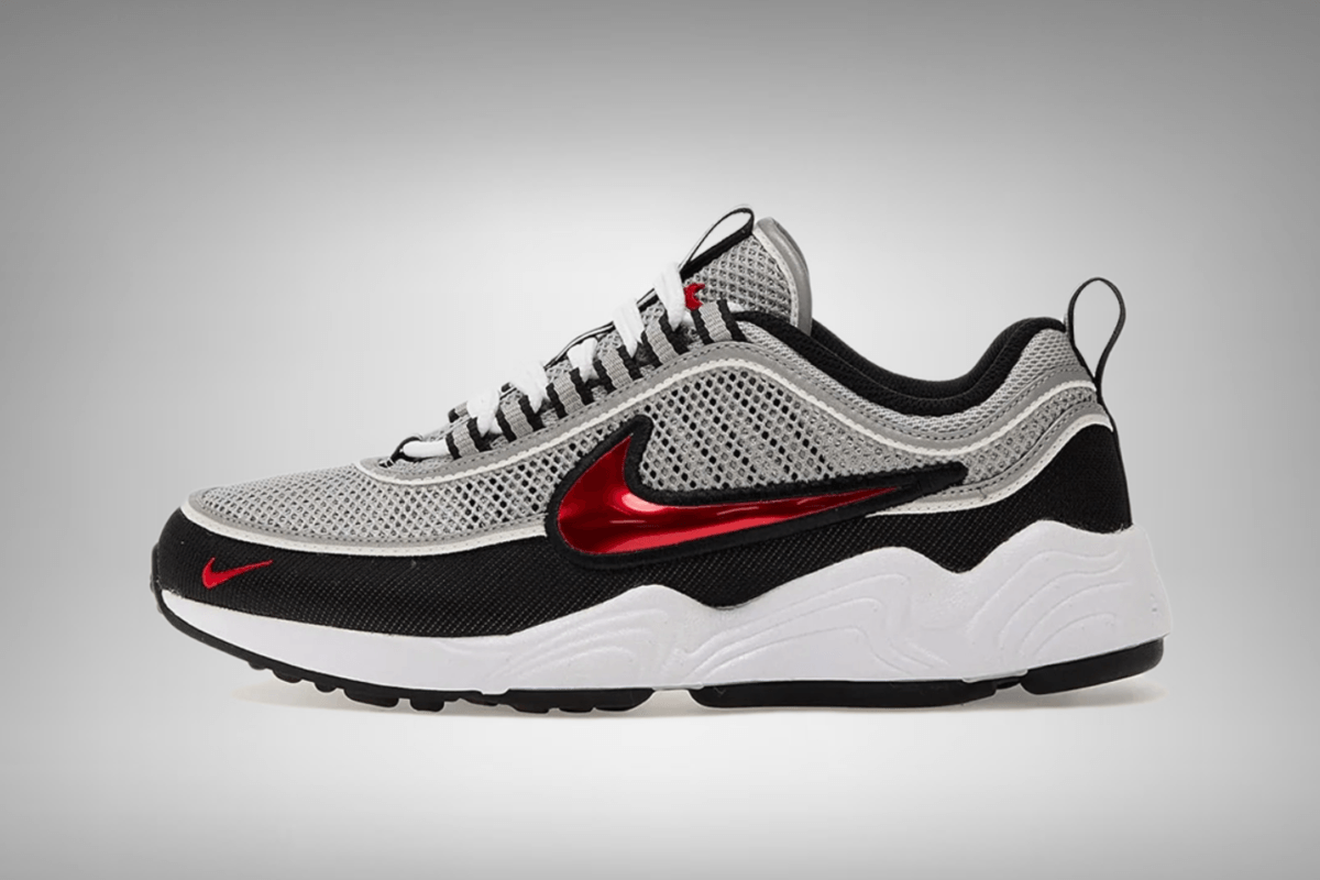 De Nike Air Zoom Spiridon keert terug in zijn OG 'Sport Red' colorway