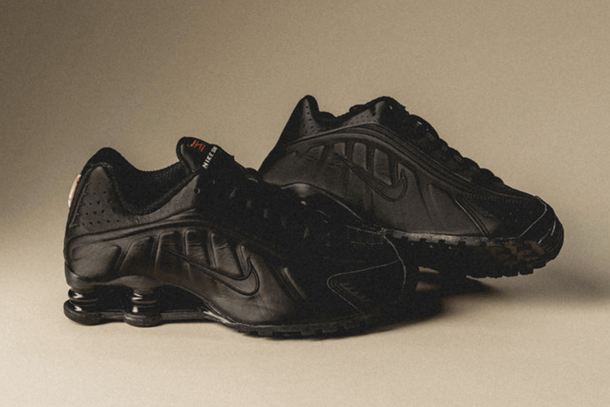 Waarom juist all-black sneakers deze dagen zo populair zijn