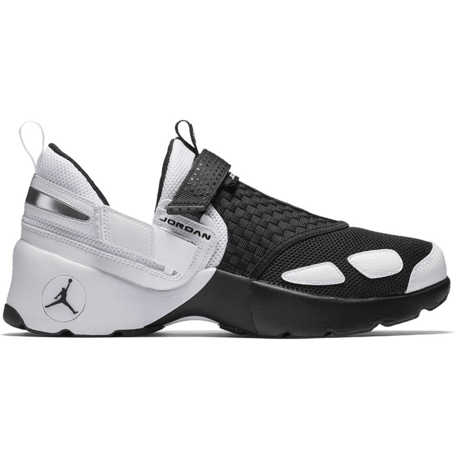 Jordan Trunner LX Black White 897992-010