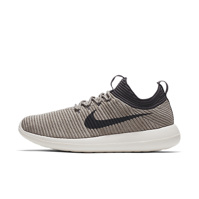 Nike Wmns Roshe Two Flyknit V2 'Pale Grey'