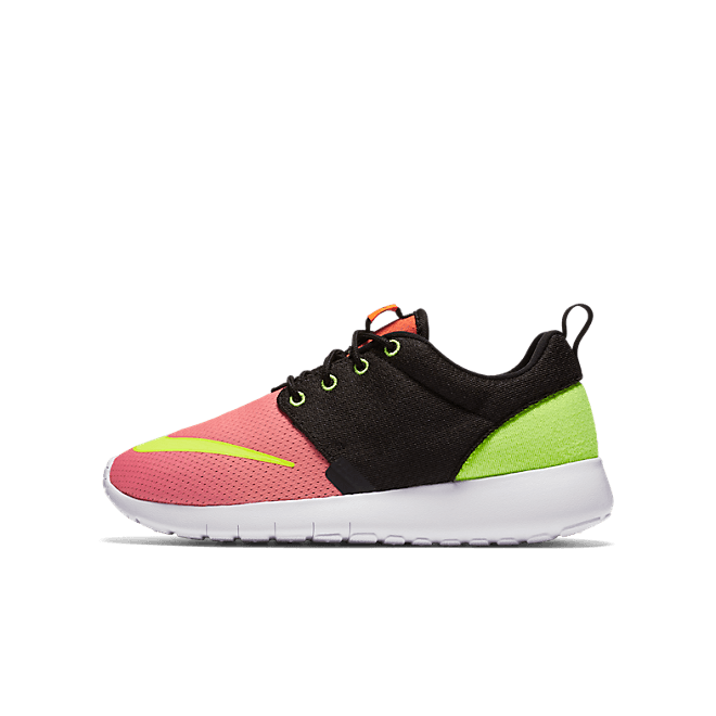 Nike Roshe One FB GS 'Black Pink Volt'