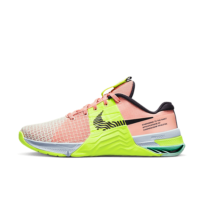 Nike Womens WMNS Metcon 8 Volt  Marathon Running 