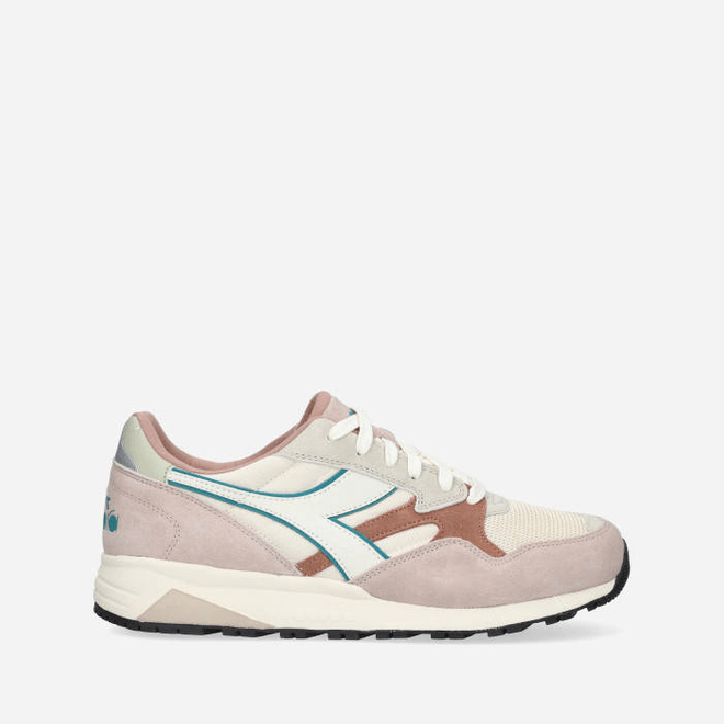 Diadora N902