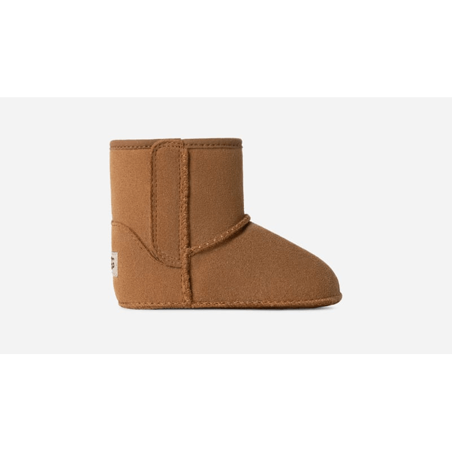 UGG® Classic Boot and Lovey Blanket Brown