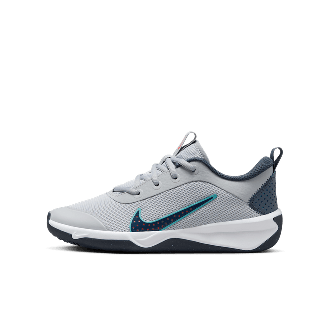 Nike Omni Multi-Court Older Kids' Indoor Court DM9027-010