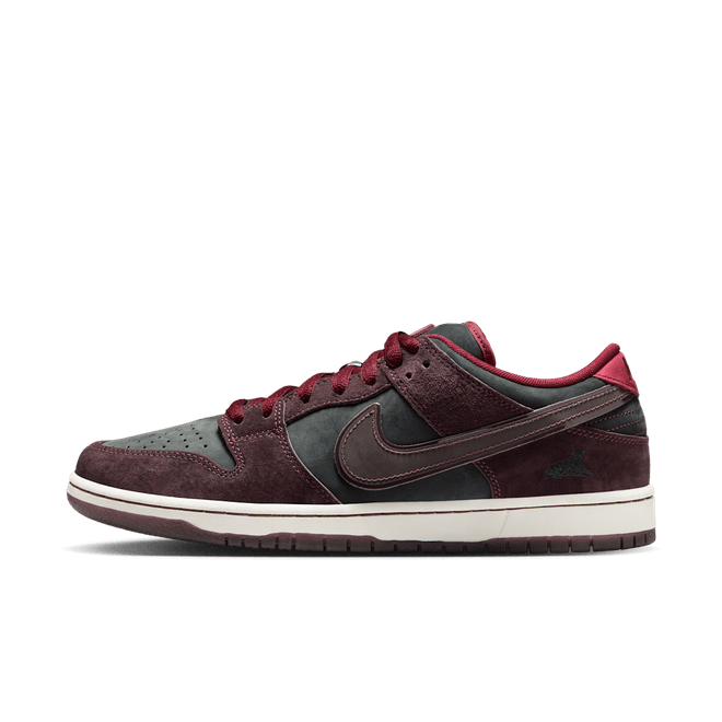 Riot Skateshop x Nike SB Dunk Low QS 'Mahogany & Team Red' FZ1289-200