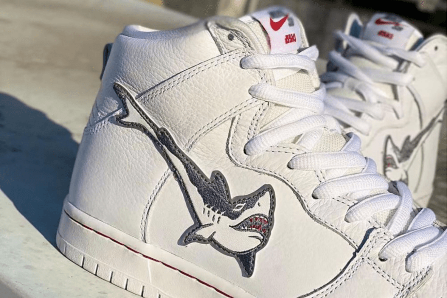 Erste Bilder des Oski x Nike SB Dunk High 'White Shark'