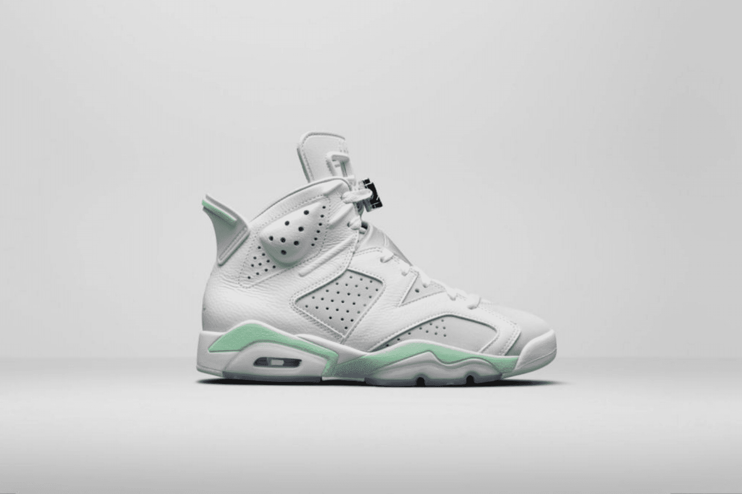 Der Air Jordan 6 WMNS 'Mint Foam' erscheint Anfang 2022