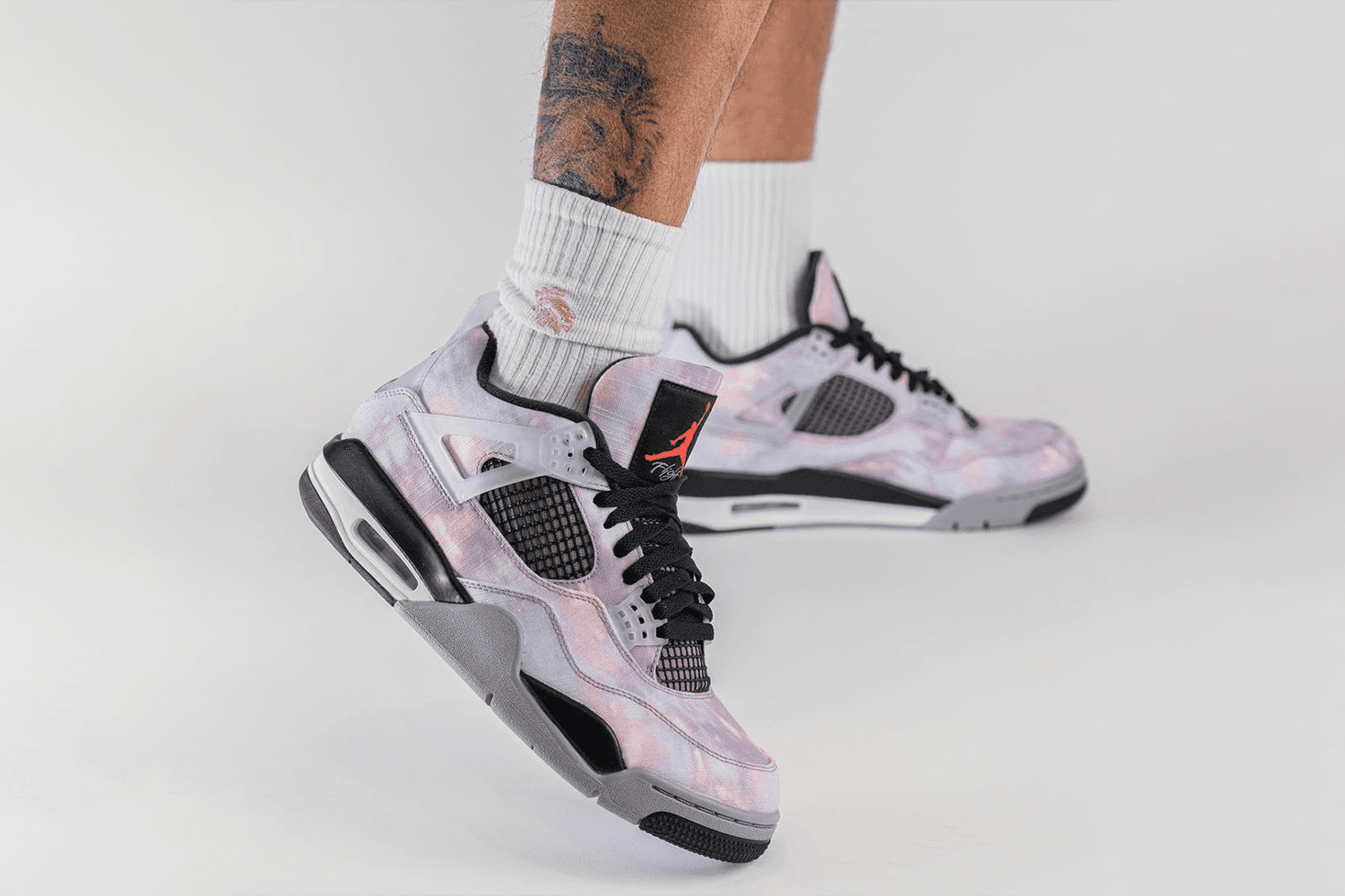 So sieht der neue Air Jordan 4 'Amethyst Wave' am Fuß aus