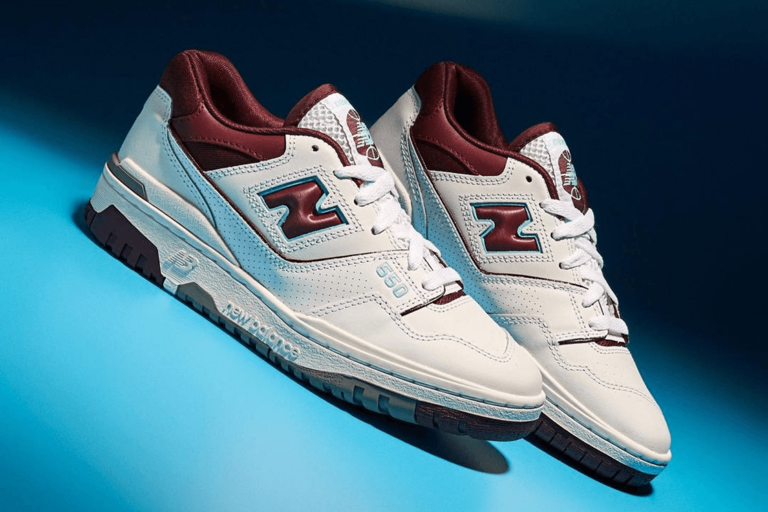 Der New Balance 550 kommt in 'White Burgundy Blue'