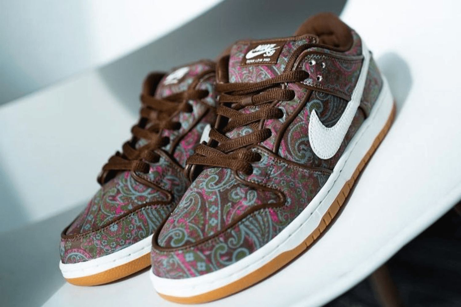 Der Nike SB Dunk Low 'Brown Paisley' im Detail