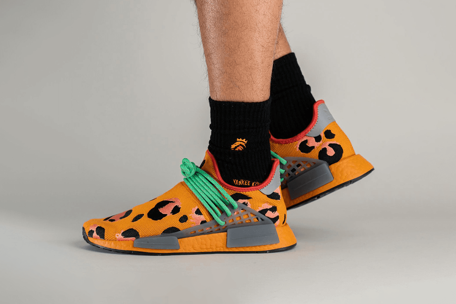 Der Pharrell Williams x adidas NMD Hu 'Fred Flintstone'