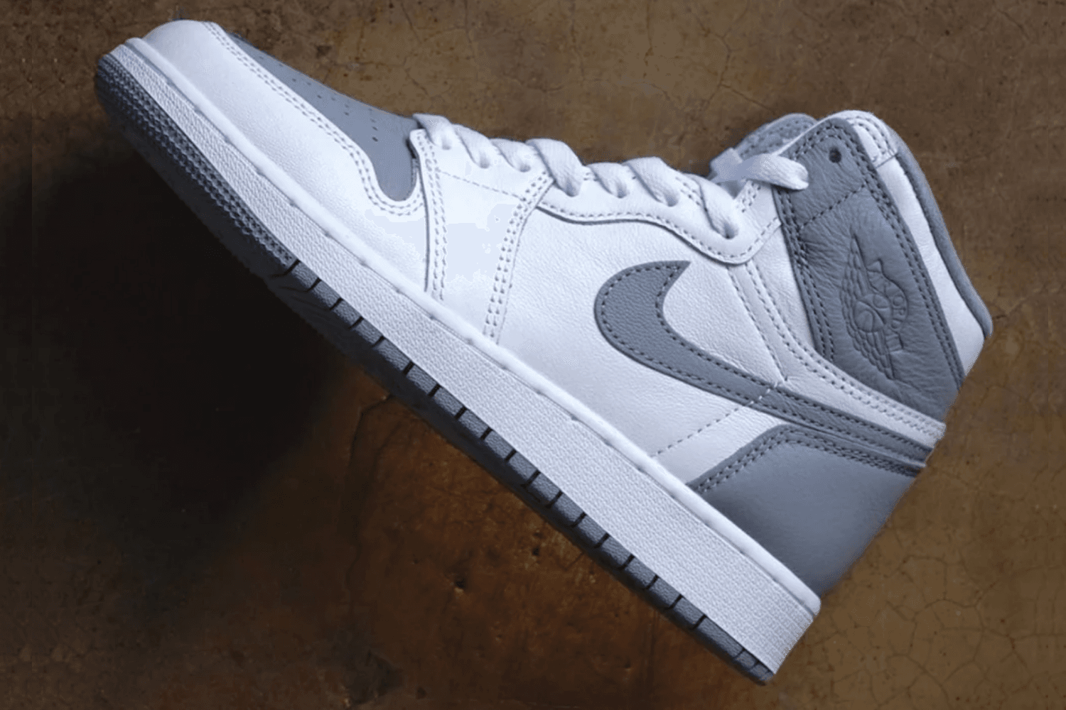 Die ersten Bilder des Air Jordan 1 High 'Stealth'