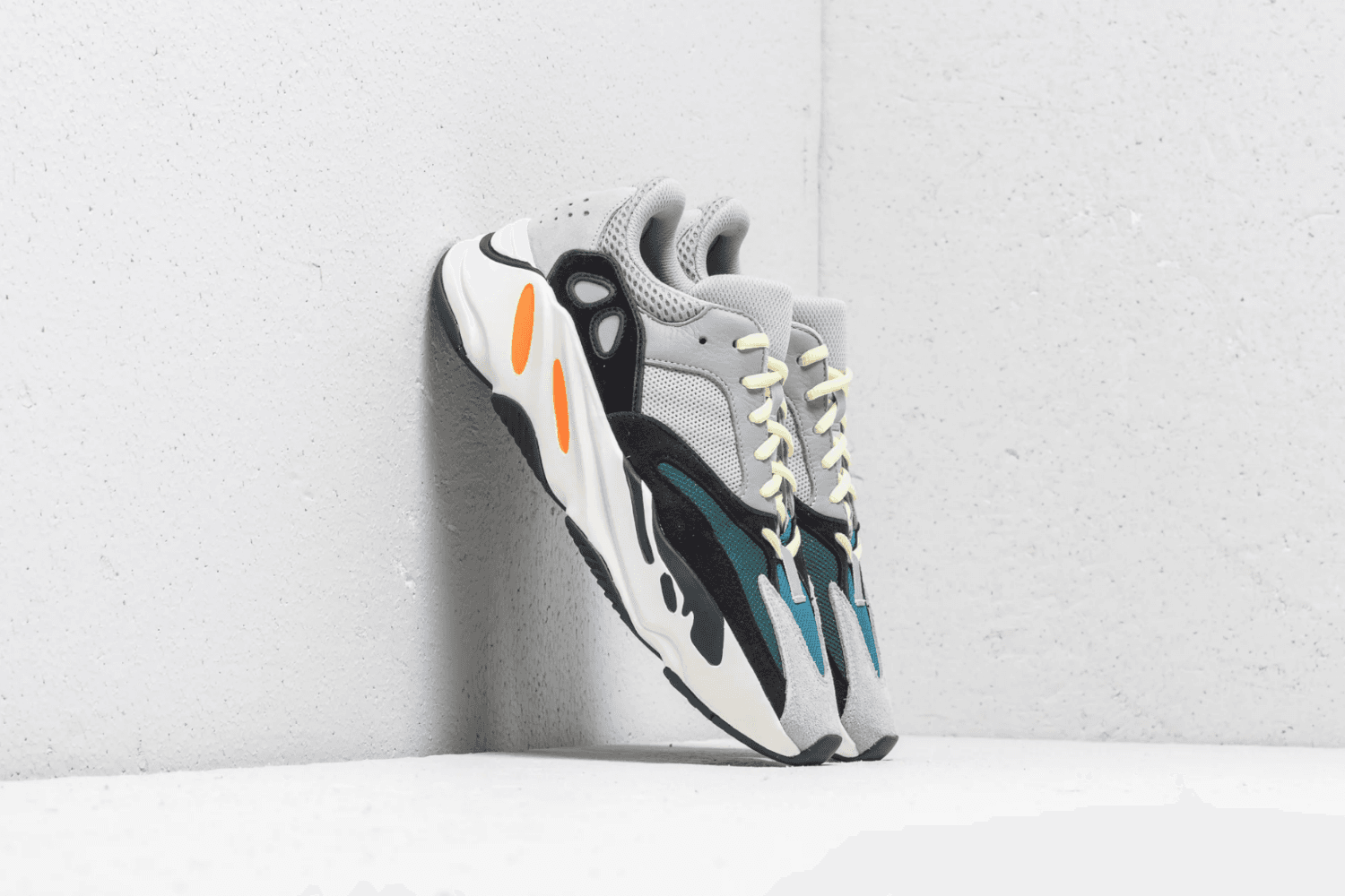 Der adidas Yeezy Boost 700 'Waverunner' kehrt zurück