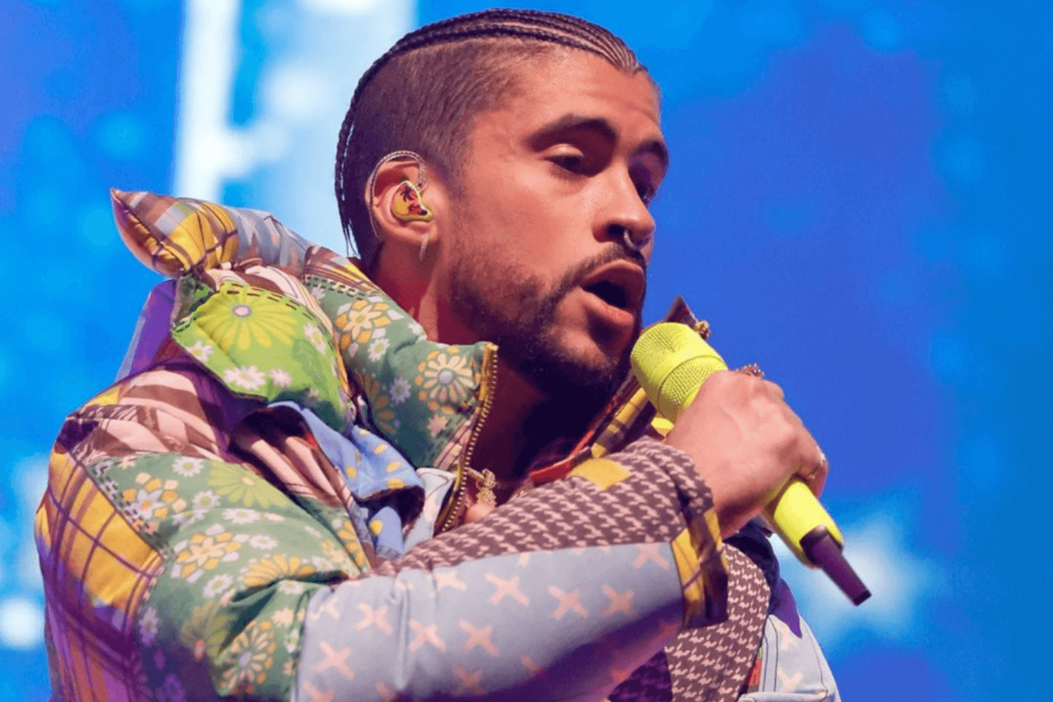 Bad Bunny bei Coachella 2023 - Sneaker, Set und das Outfit