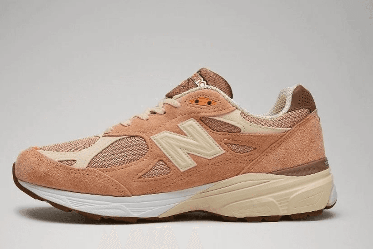 Wirf einen ersten Blick auf den exklusiven New Balance 990v3 Colorway von Size?