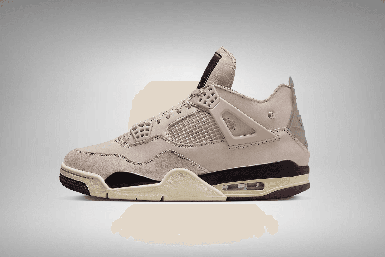 Ein erster Blick auf den A Ma Maniere x Nike Air Jordan 4 'Phantom'