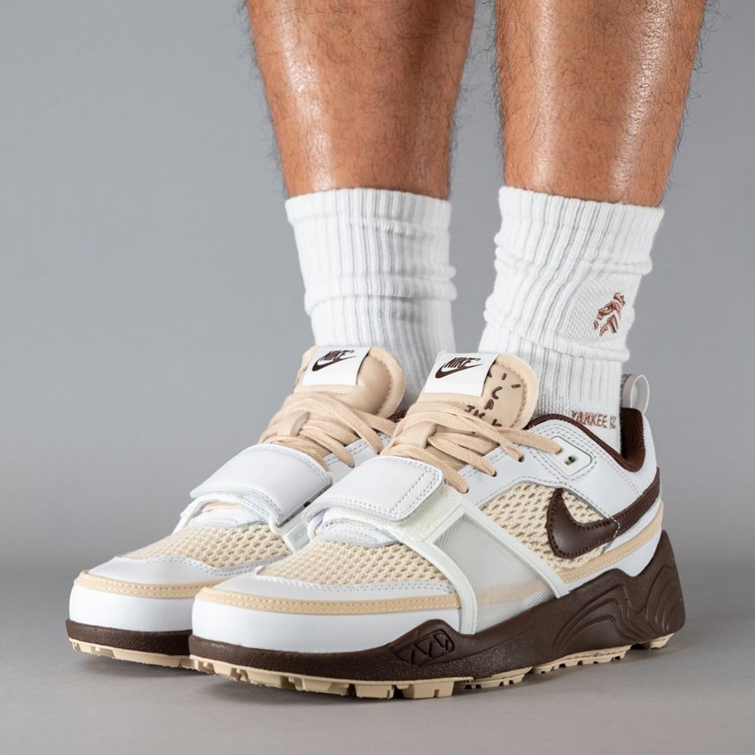 Travis Scott x Nike Zoom Field Jaxx ‘Light Chocolate’