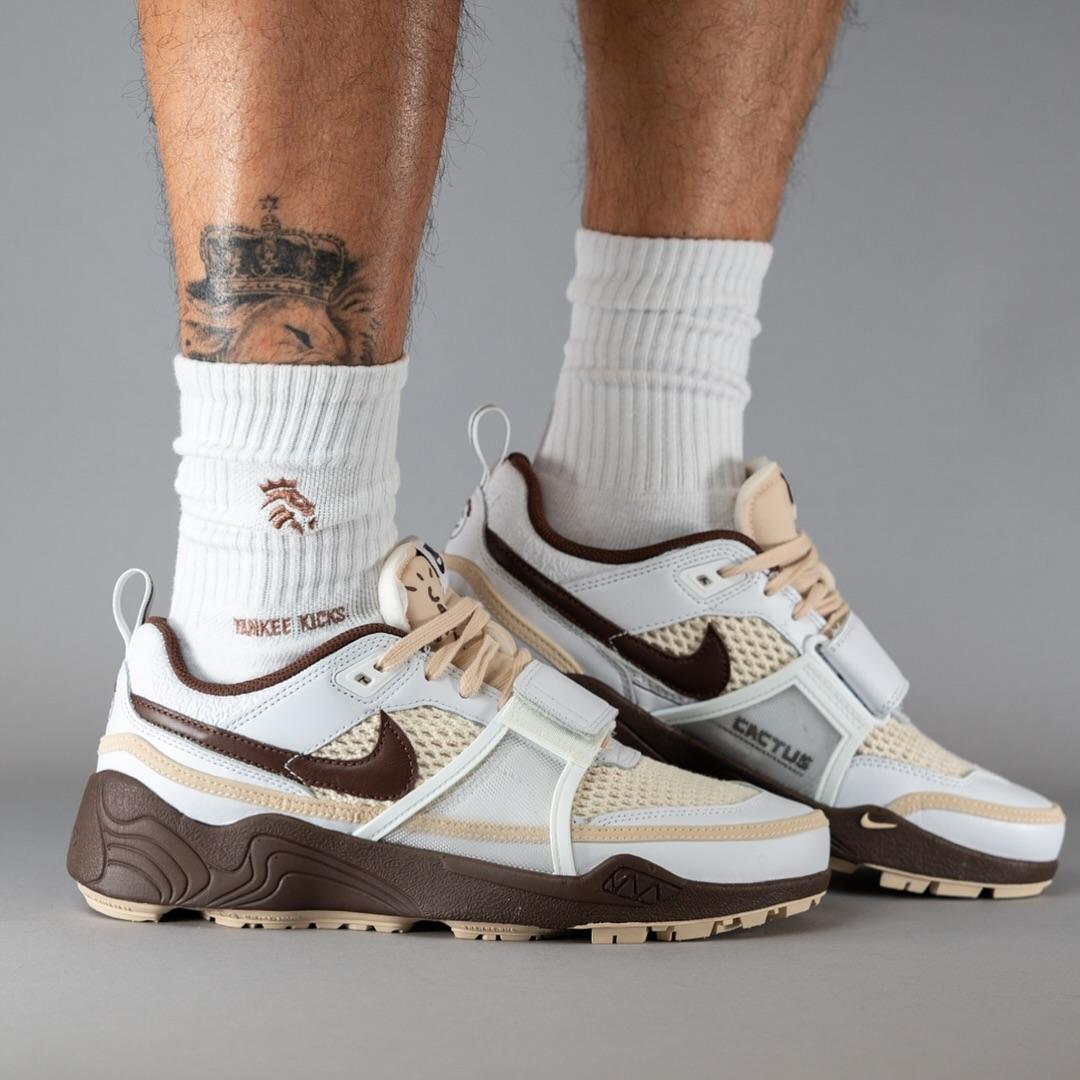 Travis Scott x Nike Zoom Field Jaxx ‘Light Chocolate’