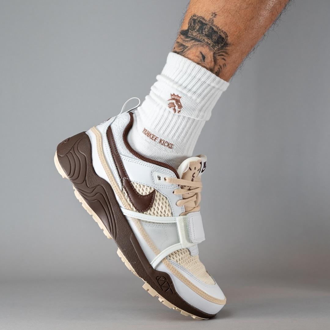 Travis Scott x Nike Zoom Field Jaxx ‘Light Chocolate’