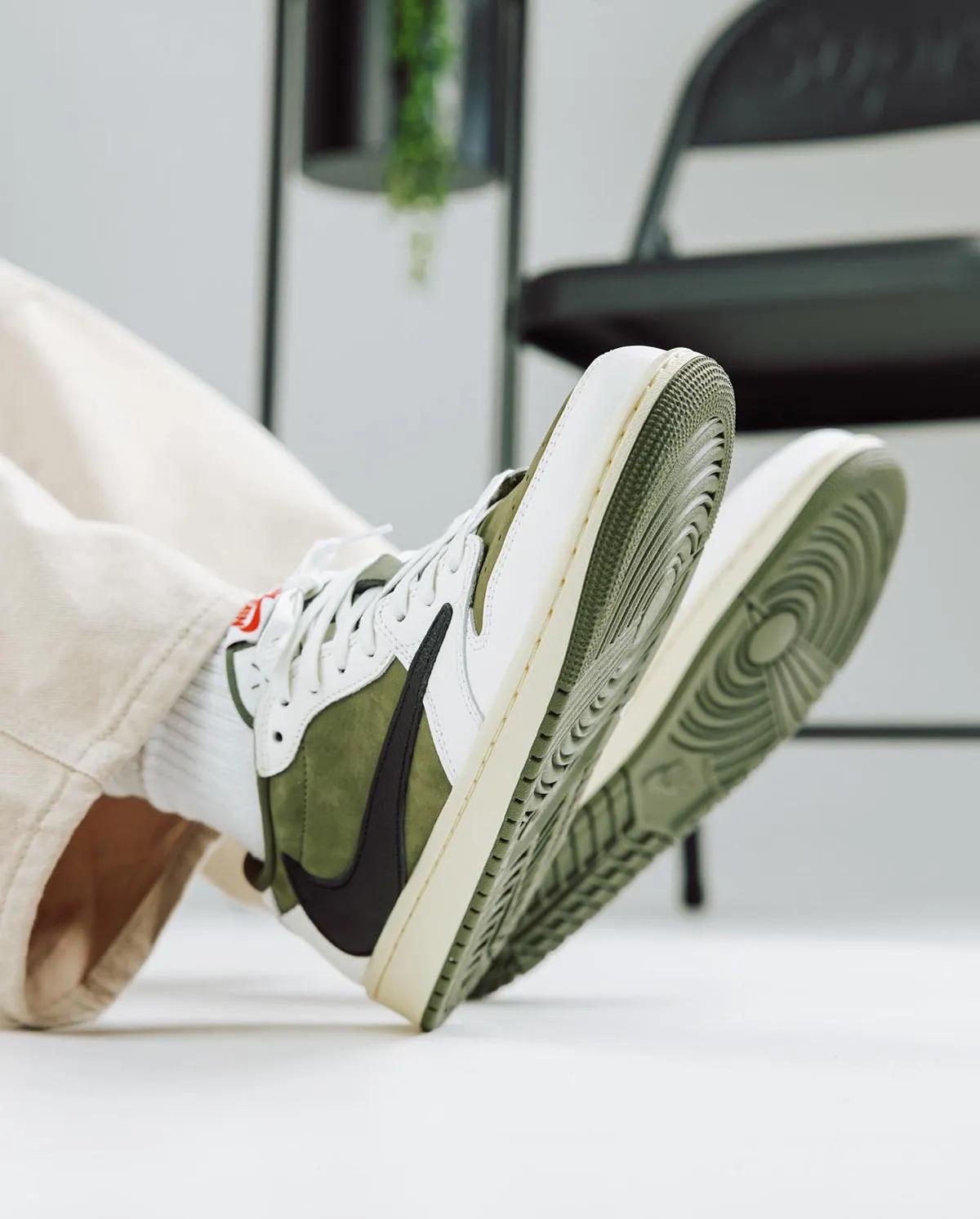 Travis Scott x Air Jordan 1 Low OG 'Medium Olive'