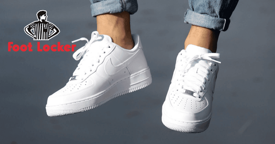 De Nike Air Force 1 &#8216;Triple White&#8217; is op voorraad bij Foot Locker