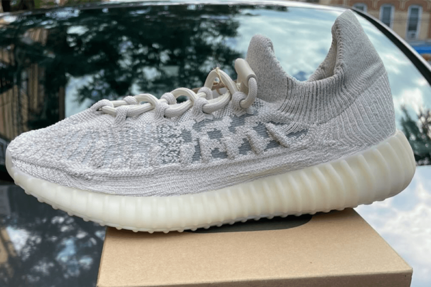 Eerste beelden adidas Yeezy 350 V2 CMPCT &#8216;Slate Bone&#8217;