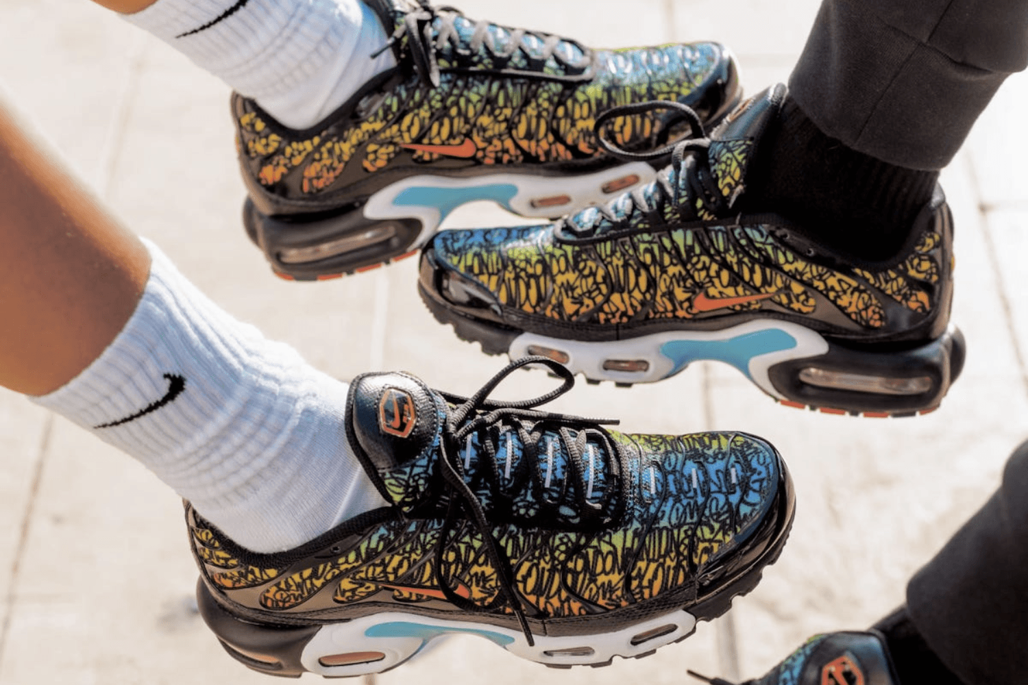 De Nike Air Max Plus &#8216;Brixton&#8217; is bedekt in graffiti