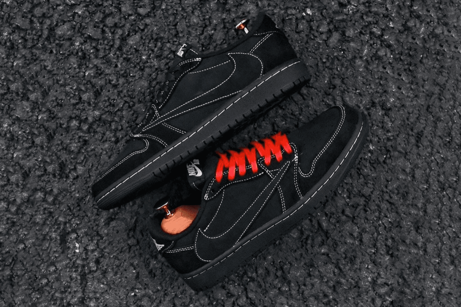 Een blik op de Travis Scott x Air Jordan 1 Low &#8216;Black Phantom&#8217;