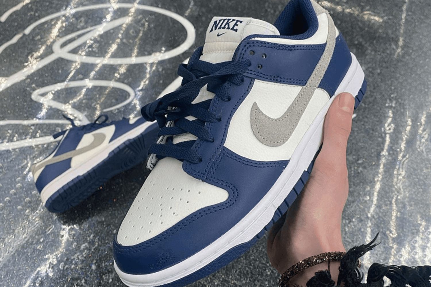 Eerste beelden van de Nike Dunk Low &#8216;Midnight Navy&#8217;