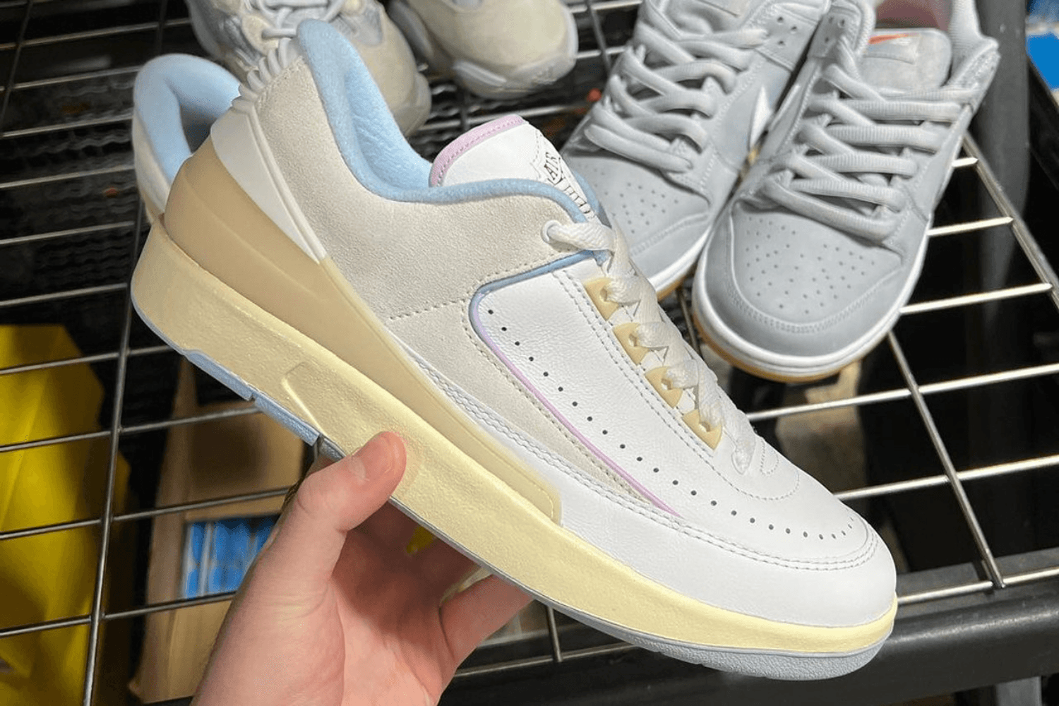 Eerste blik op de Air Jordan 2 Low &#8216;Look, up in the Air&#8217;