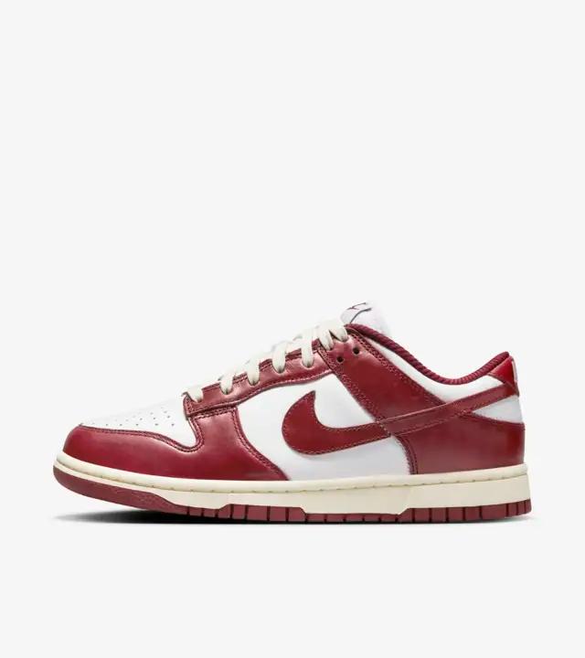 Nike Dunk Low PRM WMNS 'Team Red' zijkant