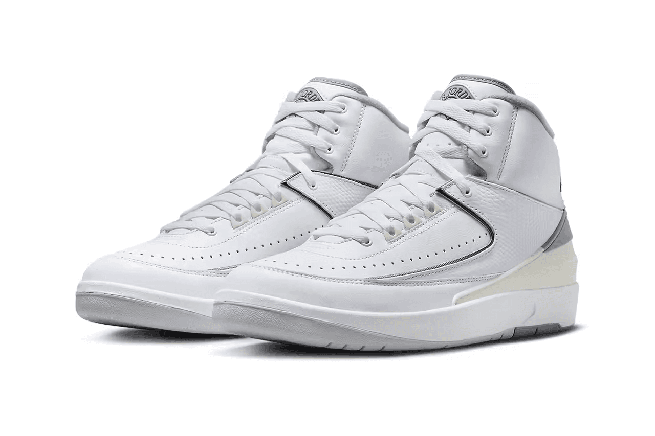 Air Jordan 2 Retro 'Cement Grey' het paar van de zijkant