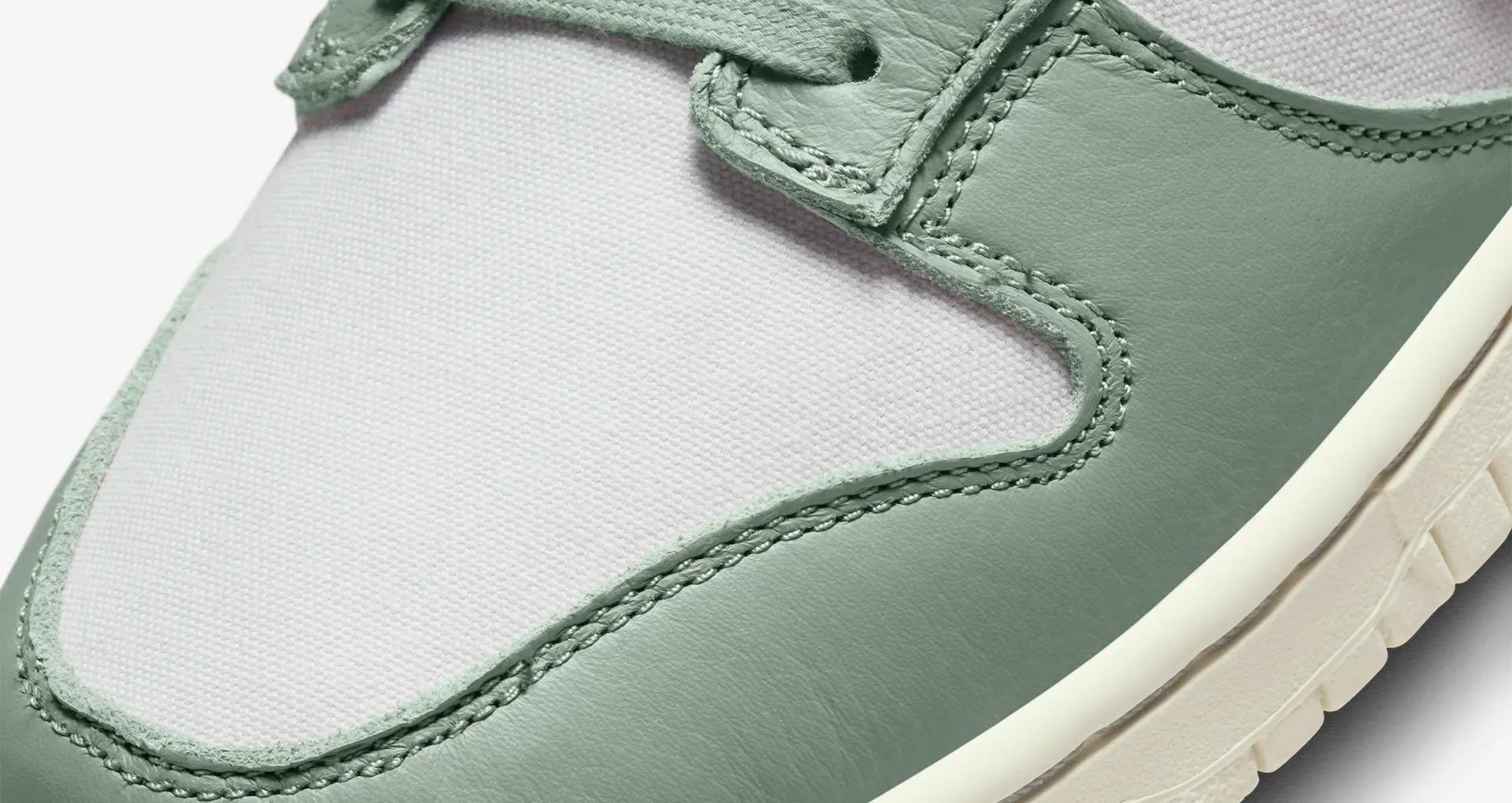 Nike Dunk Low Mica Green toebox