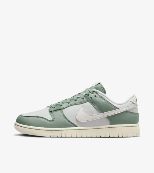 Nike Dunk Low Mica Green zijkant